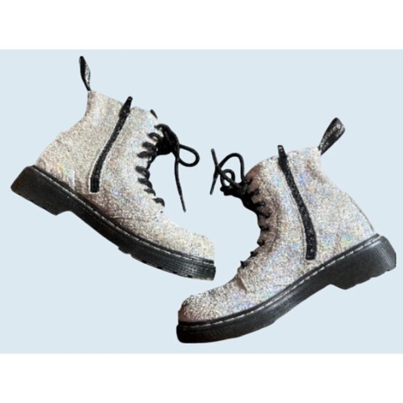 DR MARTENS Youth Kids Textured Combat Boots Silver Metallic White Size 1 - Picture 1 of 7